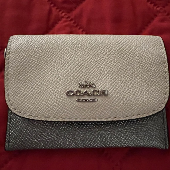 Coach Card Case/Wristlet in Textured Cream/Light Pink and Silver. - Picture 1 of 13